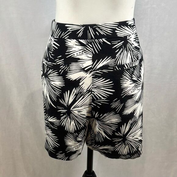 Ann Taylor black and white burst print flat front shorts with pockets size 12 - Picture 3 of 6